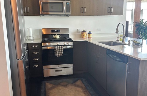 Arts District Condo | Cozy 2-bedroom Arts District Loft with WiFi, fitness room, rooftop pool