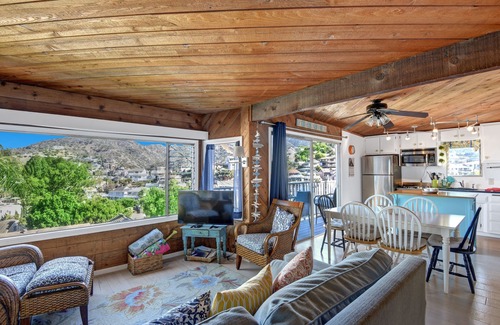 Avalon House | Cozy 2 Bedroom Home with GOLF CART, Stunning View, Balcony, Grill, Wifi - 124 Hi