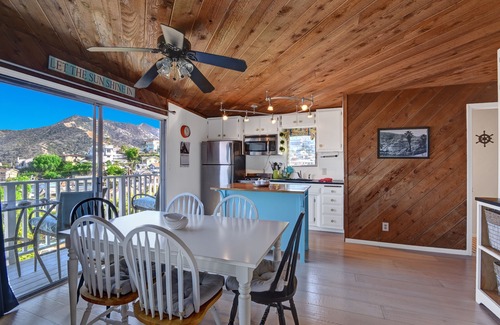 Avalon House | Cozy 2 Bedroom Home with GOLF CART, Stunning View, Balcony, Grill, Wifi - 124 Hi