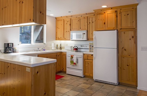 Guerneville Cabin | Cozy Cove ~ Family Retreat in the Woods! Walk to River