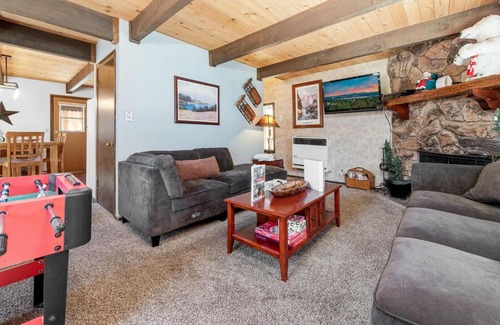 Big Bear City House | Cozy Moonlight Chalet