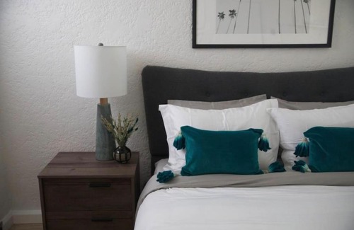 Rampart Village Apartment | Cozy Studio CDC Near Hollywood