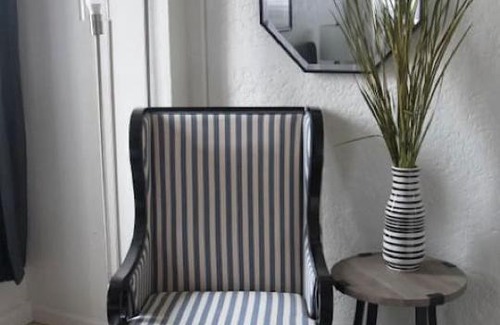 Rampart Village Apartment | Cozy Studio CDC Near Hollywood
