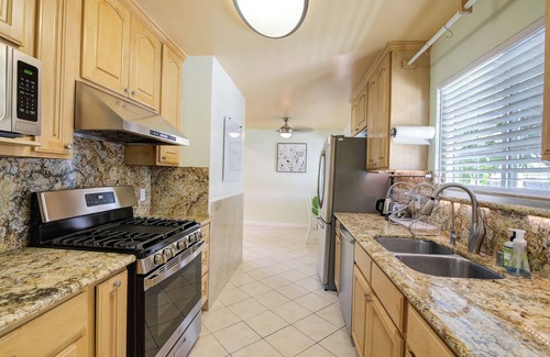 Santa Clara House | CozyStay w/Outdoor Movie near ApplePark/Nvidia/Westfield Valley Fair