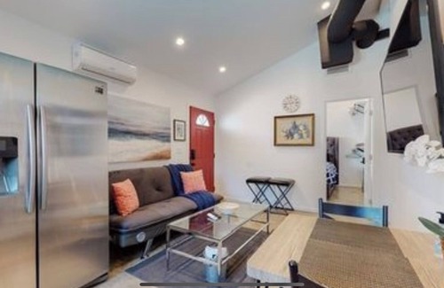Canoga Park House | Cute One Story Residence 3 bedroom with pool