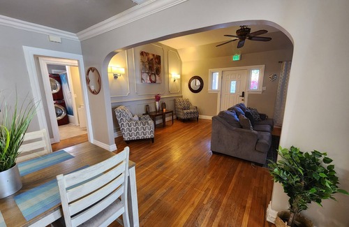 Mid City House | Cutie 3 bedrooms central to everywhere !