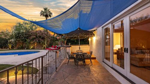 Historic Tennis Club House | Dandelion by AvantStay Pool 0.2mi to Downtown