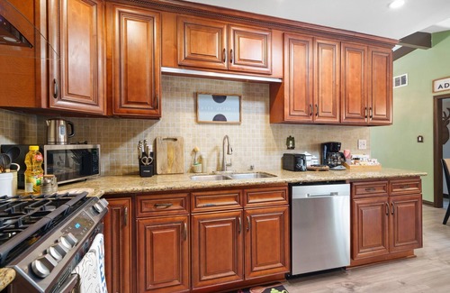 Southwest Anaheim House | Disney Explorer - Sauna, Theater, Arcade and More!