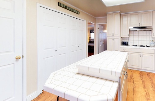 Shaver Lake House | Dog-friendly home with WiFi, Wood Stove, & Deck - Half Mile to the Lake