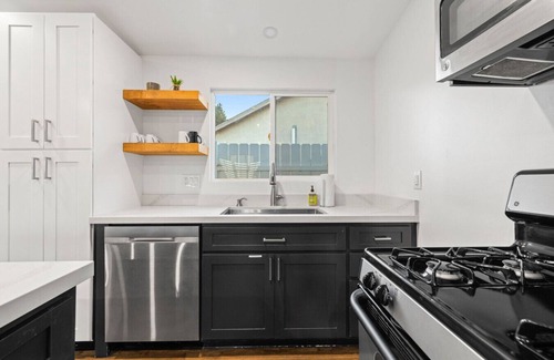 Loma Alta House | Dog-Friendly Oasis: Hot Tub, AC & Game Room