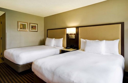 Pleasanton Hotel | DoubleTree by Hilton Pleasanton at The Club