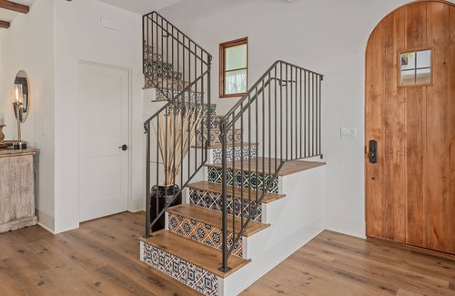 Upper East House | Downtown City Escape, close to beach, shops, food