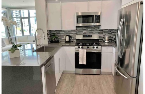 Marina District Apartment | Downtown Luxury - 2 bed/2 bath/2 parking