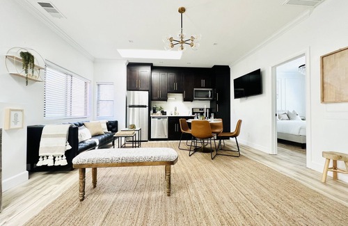 North Park Condo | E-Stylish Retreat, Close to All Attractions