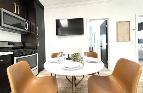 North Park Condo | E-Stylish Retreat, Close to All Attractions