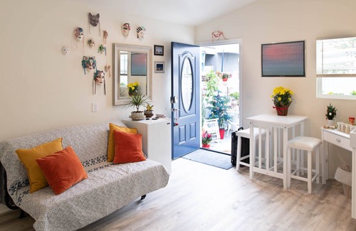 Normal Heights House | Enchanting Cottage Up to 6 , w/PARKING, A/C , 16mns to Zoo, Gas Lamp, Beaches