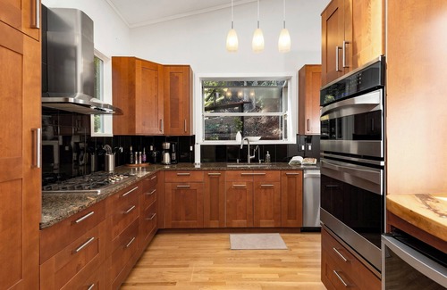 Northwood House | Everwood ~ Hot Tub, Views. Private and Updated Retreat
