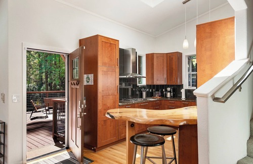 Northwood House | Everwood ~ Hot Tub, Views. Private and Updated Retreat