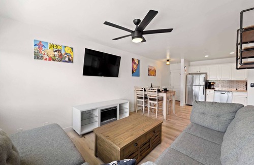 North Park Apartment | Experience Trendy 1BR Stay Steps to Dining + Bars