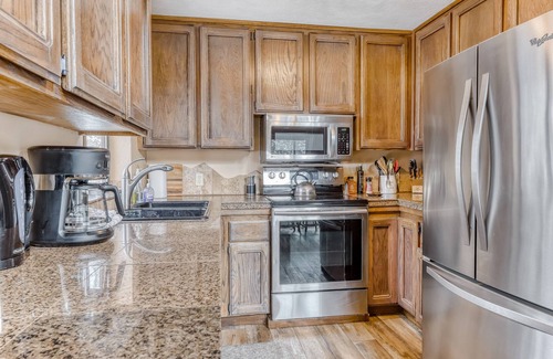 Serene Lakes House | Family-Friendly Home w/Private Washer/Dryer, Free WiFi, Gas Stoves - Near Skiing