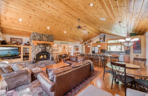 Tahoe Vista House | Fawn View- Spacious 5 BR - Pool Table-Close to Lake
