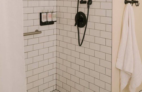 Sawtelle Apartment | Found Santa Monica powered by Sonder | Accessible King Room
