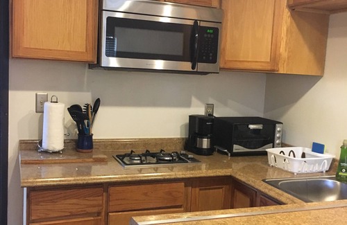 Los Feliz Apartment | Fully Furnished Studio w/garden + private W/D