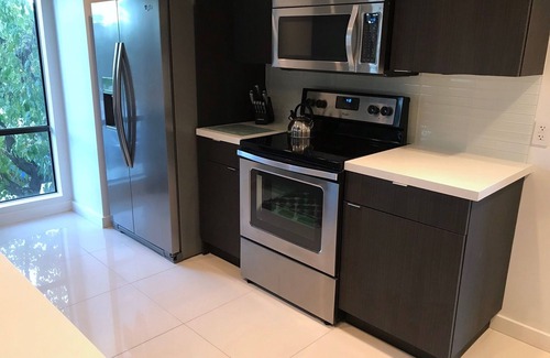 Palm Springs Condo | Fully Renovated 2-Bed 2-Bath at Resort Style Palm Canyon Villas
