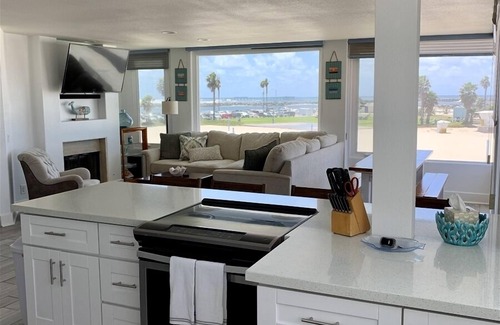 South Mission Beach House | Fun in the Sun Penthouse! Perfect Panoramic Ocean Views on the Famous Mission