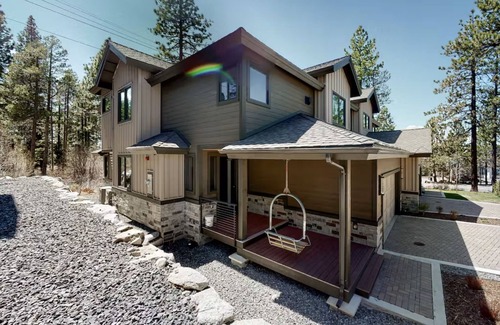 South Lake Tahoe Villa | Gondola Vista 4 Bedroom Villa w/Hot Tub