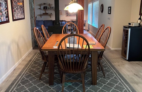 Lake Almanor West House | GORGEOUS FAMILY HOME ON LAW GOLF COURSE. 5 MINUTE WALK TO THE LAKE. SLEEPS 10