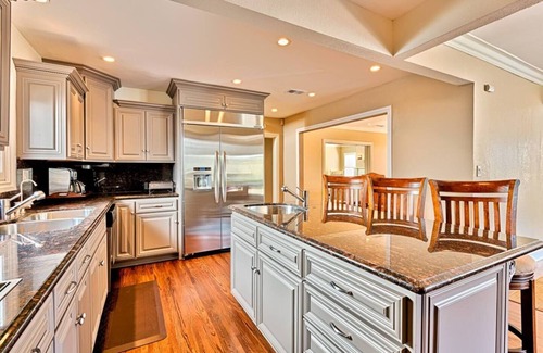 Los Feliz House | Gorgeous Pool Home in Hollywood. Enjoy your Hollywood getaway