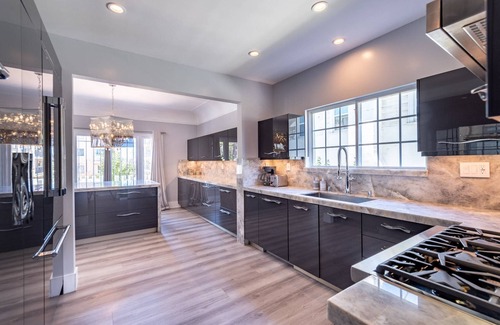 Wilshire House | Great for Large Families Near Dwntn Pet Ok