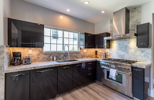 Wilshire House | Great for Large Families Near Dwntn Pet Ok