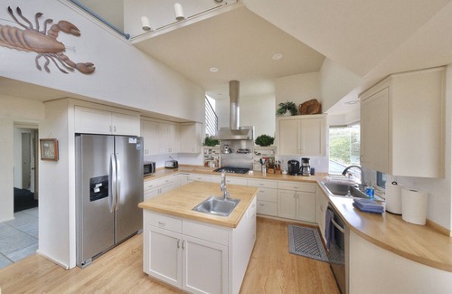 Bodega Bay House | Great Value - in Bodega 4/Bedrooms/4Baths, Hot Tub/Pool Table on BB Golf Course