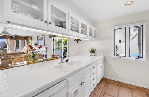 Avalon Condo | H1063: 2B 2B Villa + No Steps + OCEAN VIEWS + Cart + Fireplace