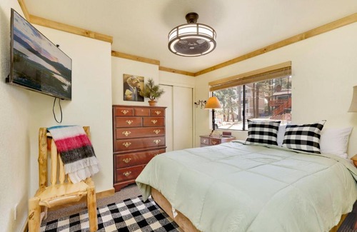 Moonridge House | Happy Bear #2053 by Big Bear Vacations