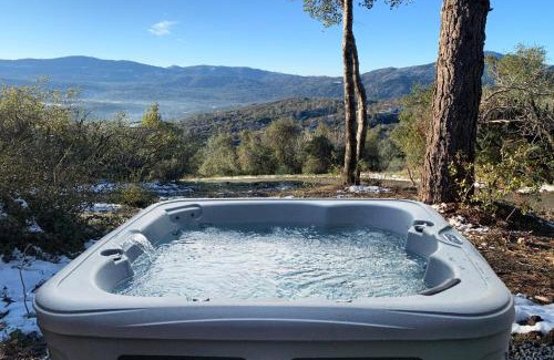 Oakhurst House | High End A-Frame - Hot Tub - Awesome Views - Yosemite - Electric Vehicle Friendly - Sleeps 10