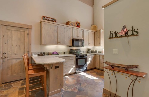 Lake Forest House | High Sierra at Dollar Point By Tahoe Getaways - Hot Tub, Dogs OK, Fenced Yard