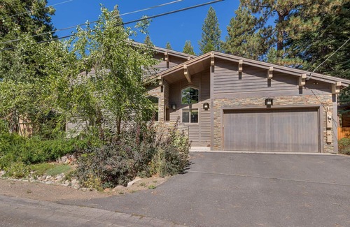 Lake Forest House | High Sierra at Dollar Point By Tahoe Getaways - Hot Tub, Dogs OK, Fenced Yard