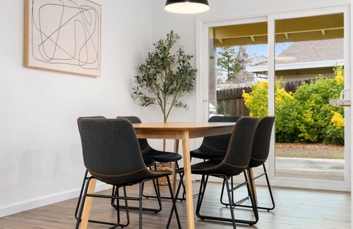Pleasant Grove House | House ∙ 3 bedrooms ∙ 6 guests