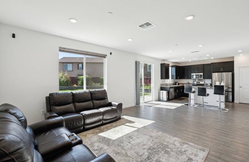 Folsom House | House ∙ 3 bedrooms ∙ 8 guests