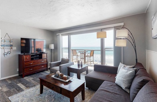Carlsbad Village House | House ∙ 6 bedrooms ∙ 16 guests