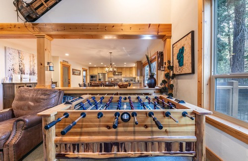 Truckee House | Indian Hills By Tahoe Getaways - Northstar 4 BR w/Private Hot Tub, HOA, Ski Shuttle
