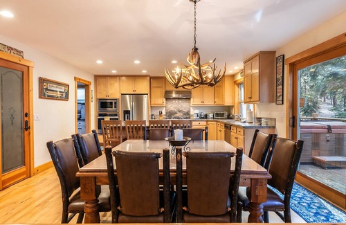 Truckee House | Indian Hills By Tahoe Getaways - Northstar 4 BR w/Private Hot Tub, HOA, Ski Shuttle