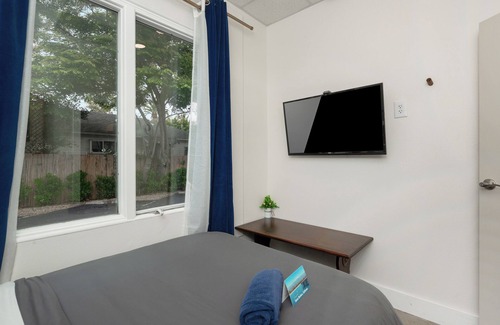 Lower State Hostel | ITH Santa Barbara Surf Hostel