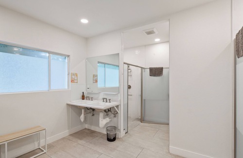 Lower State Hostel | ITH Santa Barbara Surf Hostel