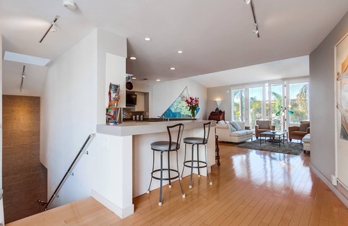 Village of La Jolla Condo | La Jolla Loft - walk to shops & restaurants and only 3 blocks to the beach.