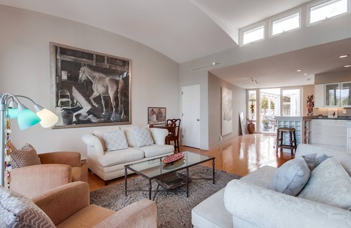 Village of La Jolla Condo | La Jolla Loft - walk to shops & restaurants and only 3 blocks to the beach.