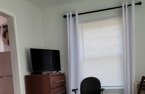 Laguna Beach Apartment | Laguna Beach efficiency Studio, 2 blks to beach, town, restaurants & galleries.